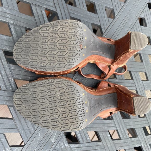 Frye Brown Grace T Strap Sandal Size 9 - Picture 4 of 6